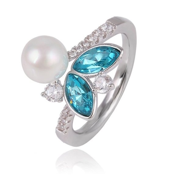 Jewelry - Stunning Butterfly Swarovski Ring